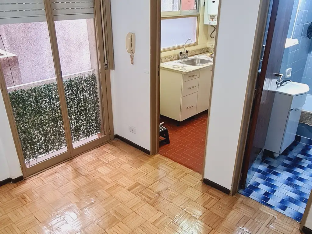 Foto de 1 AMB DIVIDIDO, COCINA SEPARADA A GAS Y BAÑO COMPLETO (BARRIO: ONCE), imagen 3