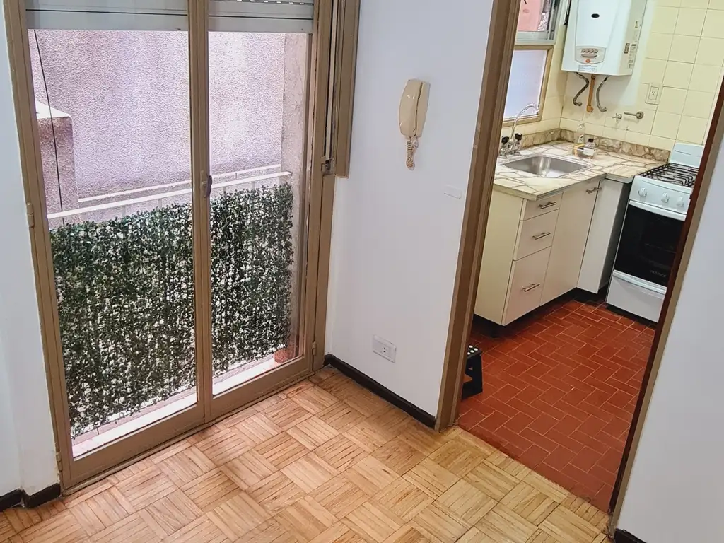Foto de 1 AMB DIVIDIDO, COCINA SEPARADA A GAS Y BAÑO COMPLETO (BARRIO: ONCE), imagen 4
