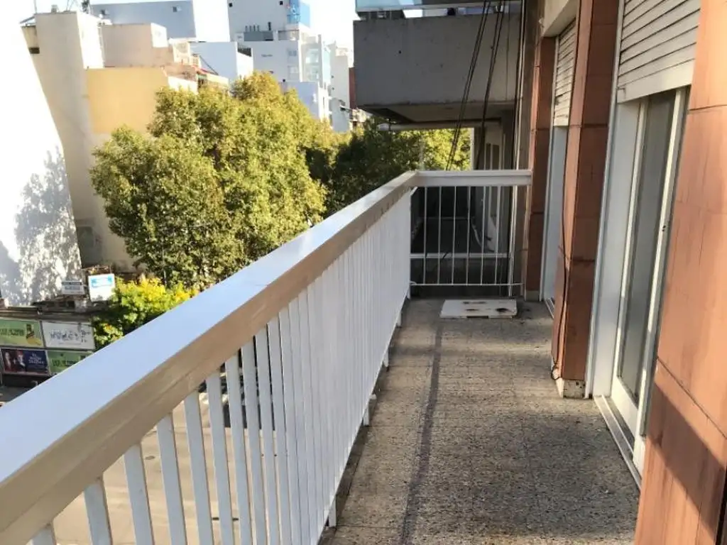 Foto de 3 amb muy amplio al frente balcon corrido de 8 x 1, imagen 2