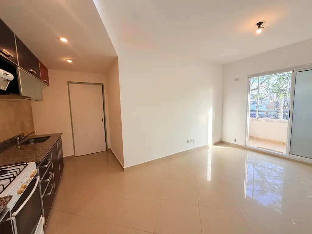 Foto de ¡Hermoso departamento de 2 ambientes en alquiler con balcón!, imagen 3