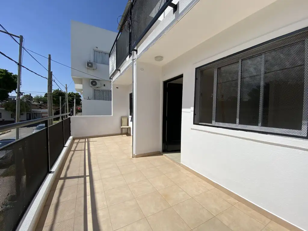 Foto de -Super luminoso - Departamento en planta alta!, imagen 2