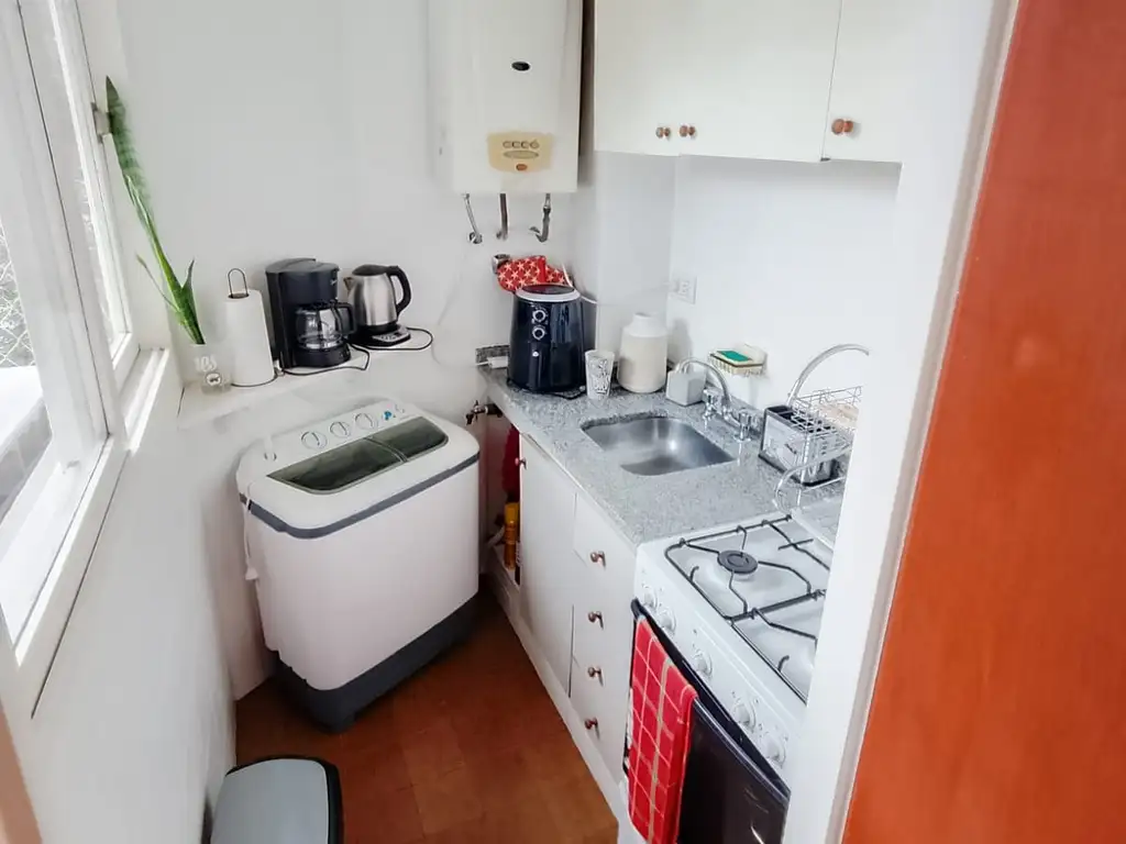 Foto de Luminoso departamento de 2 ambientes al frente en muy buen estado., imagen 1