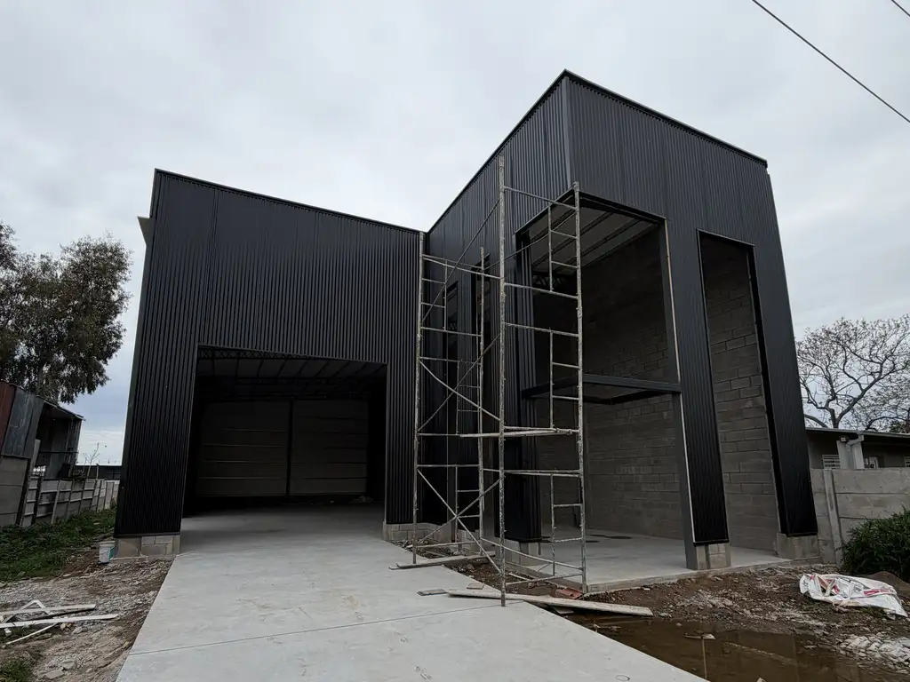 Foto de Galpón en alquiler en Pujol y Primera Junta – 297 m², imagen 2