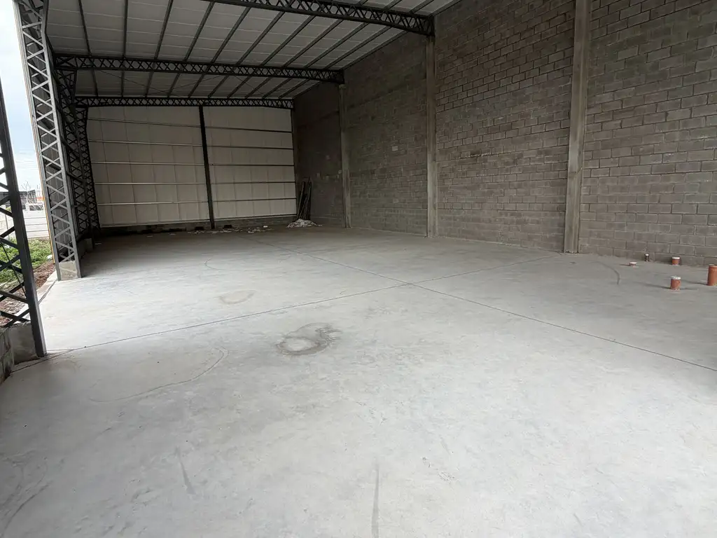 Foto de Galpón en alquiler en Pujol y Primera Junta – 297 m², imagen 3