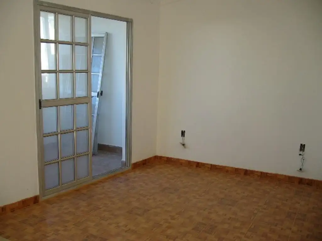 Foto de ALQUILER PH 3 Ambientes, Balcón, sin expensas. Mataderos, imagen 4