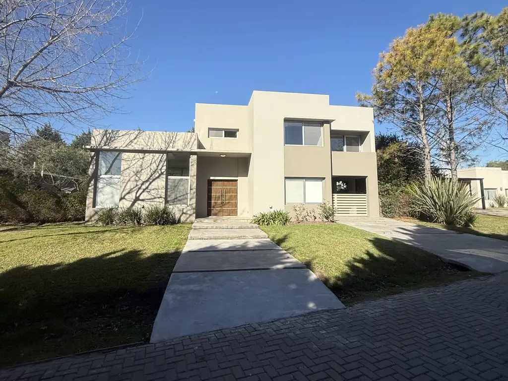 Foto de Hermosa Casa en Alquiler en Barrio Cerrado El Cardal I, imagen 1