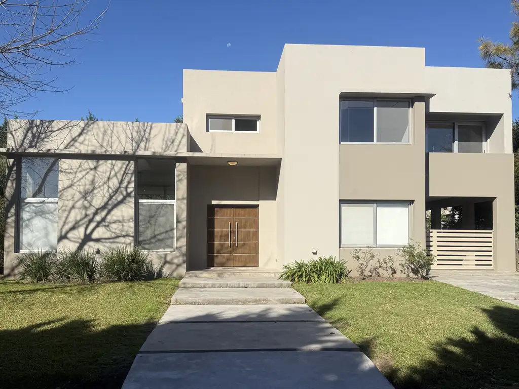 Foto de Hermosa Casa en Alquiler en Barrio Cerrado El Cardal I, imagen 2