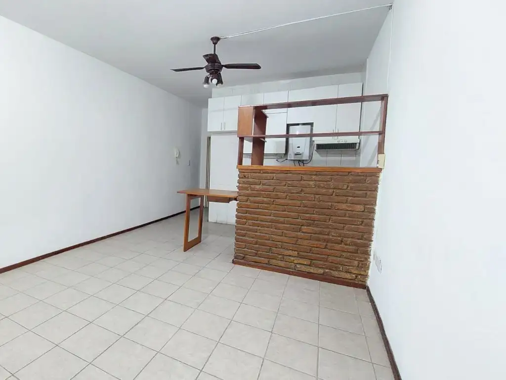 Foto de ALQUILER DEPARTAMENTO 1 DORMITORIO CON PATIO ROSARIO, imagen 1