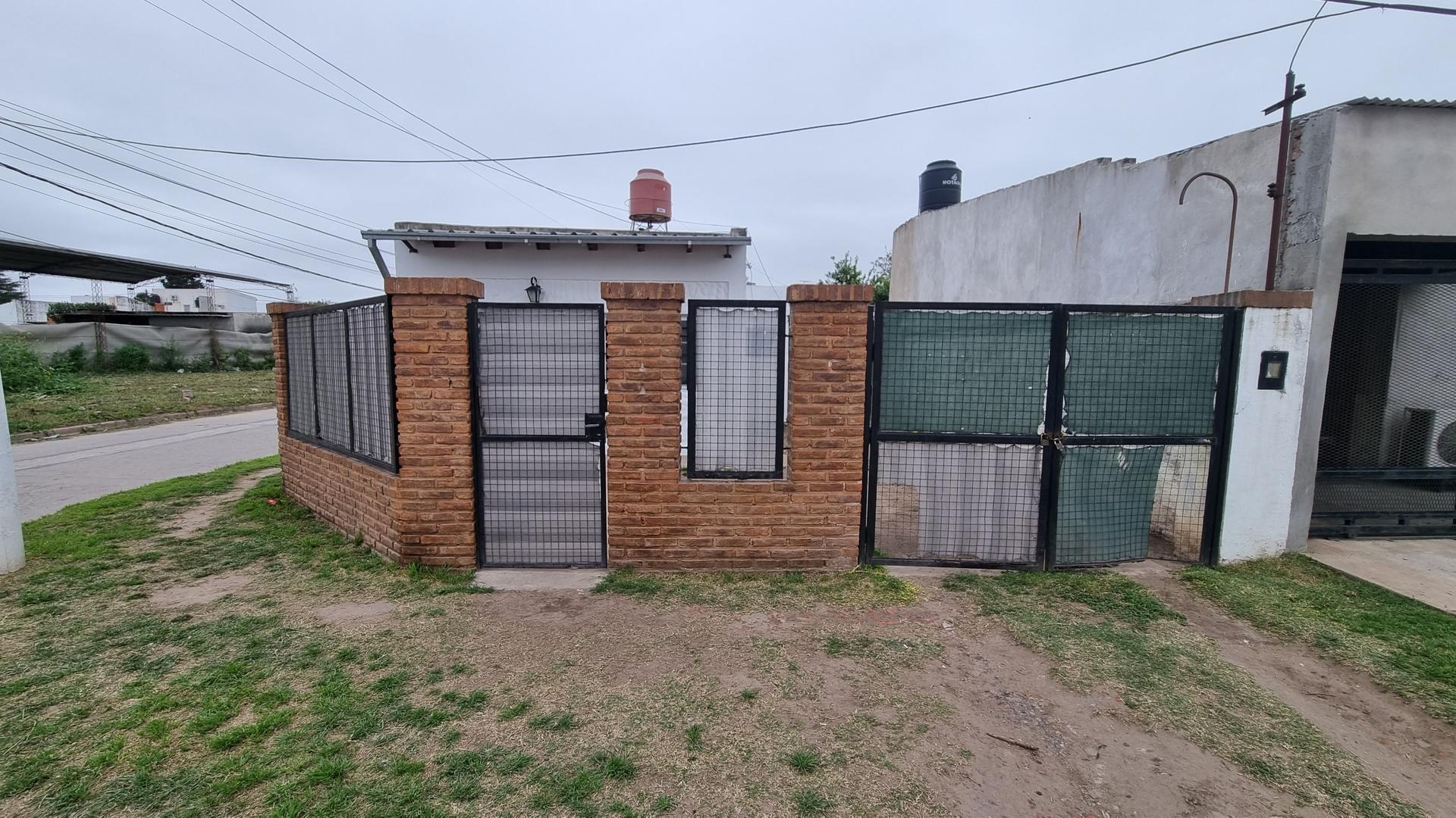 Foto de Alquiler | Casa | 1 Dormitorio | Cochera | Fray Luis Beltrán, imagen 2