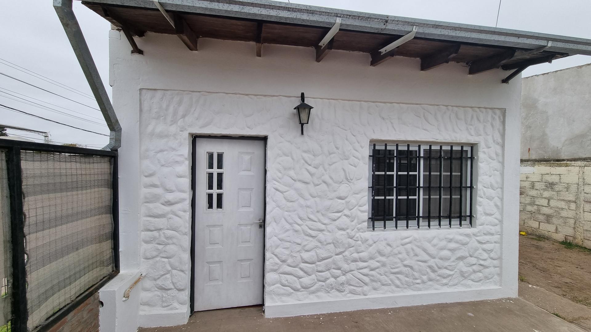 Foto de Alquiler | Casa | 1 Dormitorio | Cochera | Fray Luis Beltrán, imagen 3