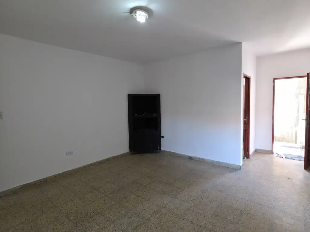 Foto de Departamento 4 ambientes en alquiler - Berazategui Oeste- Sin expensas, imagen 1