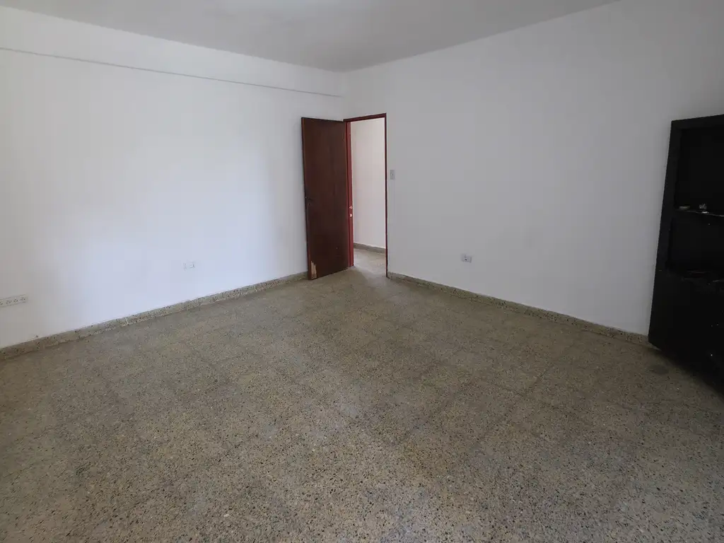 Foto de Departamento 4 ambientes en alquiler - Berazategui Oeste- Sin expensas, imagen 3