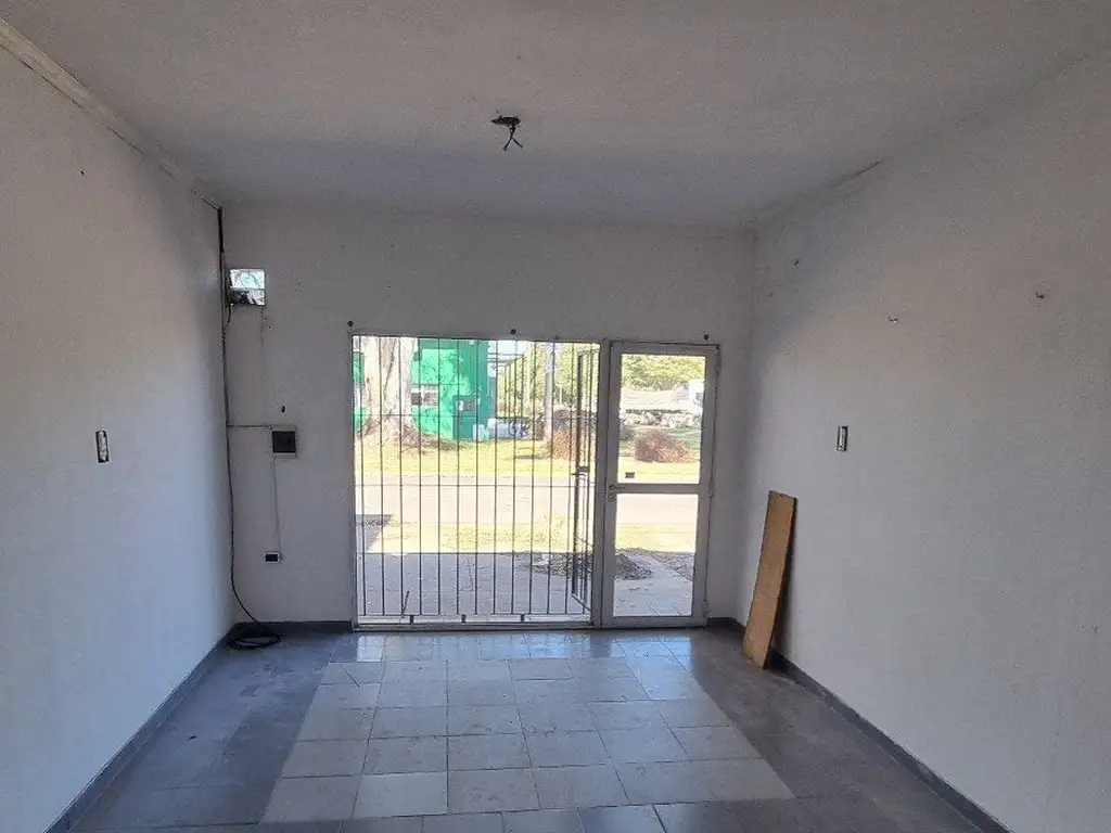 Foto de Local comercial en alquiler ubicado en Granadero Baigorria, imagen 3