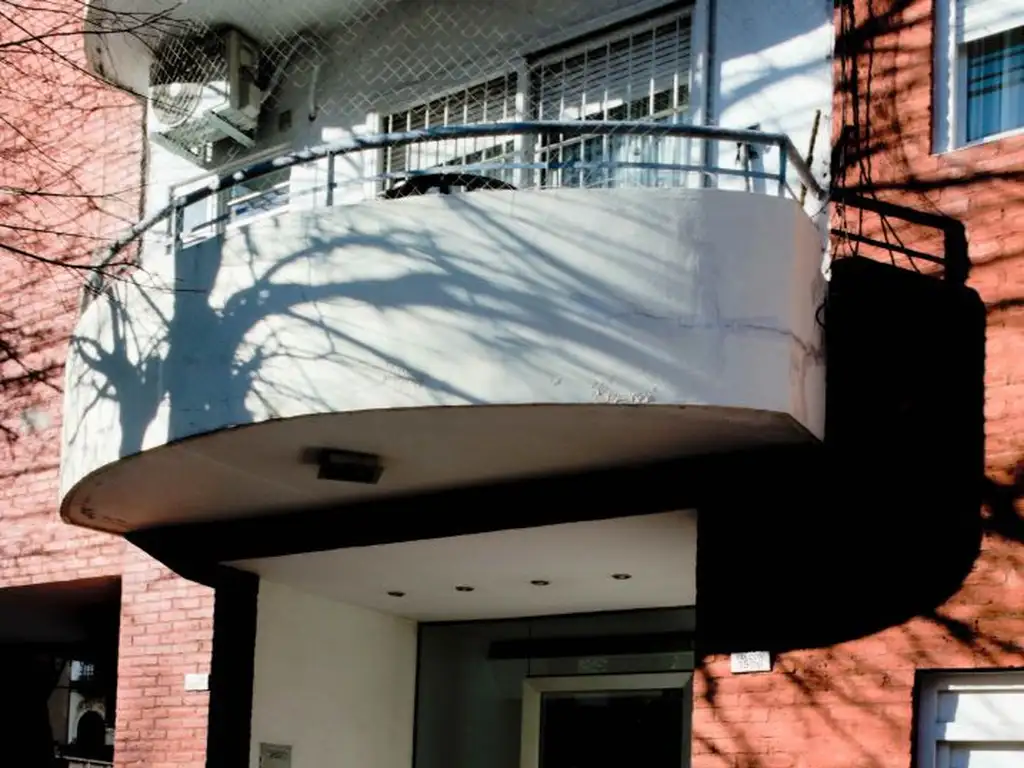 Foto de Un ambiente contrafrente A pasos de Av Rivadavia, imagen 1