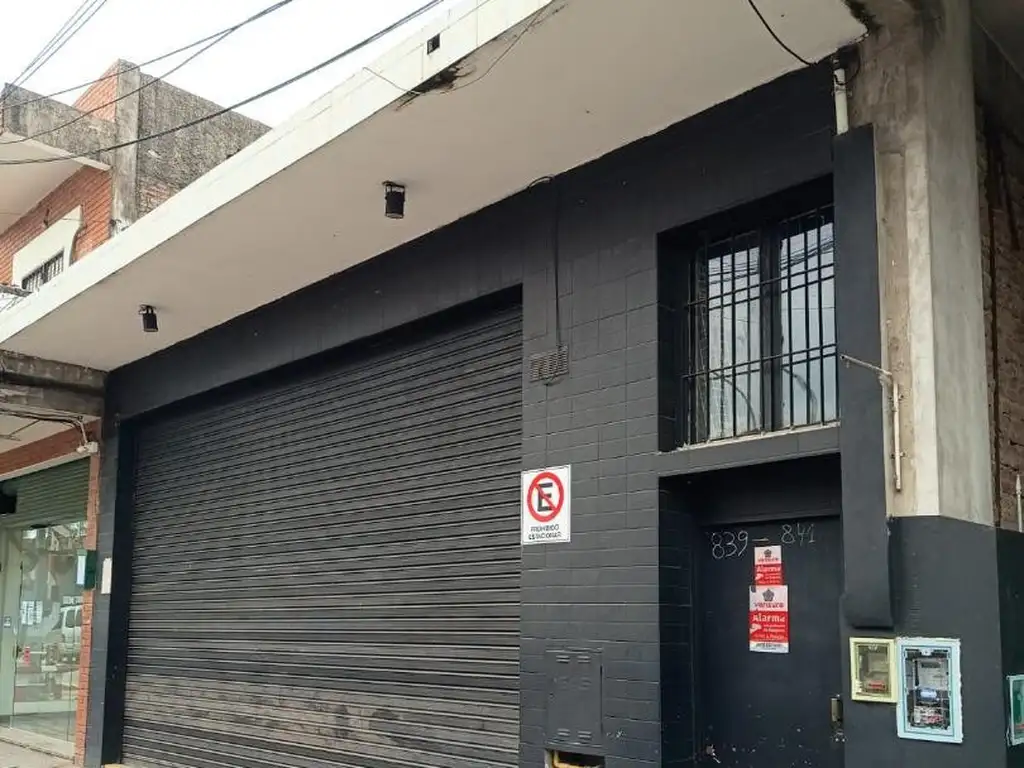 Foto de Excelente local amplio sobre la Av. 25 de Mayo, imagen 3