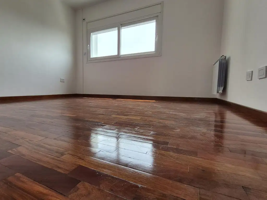 Foto de Departamento Semipiso de Categoría 2 Dormitorios Cochera - La Plata., imagen 3