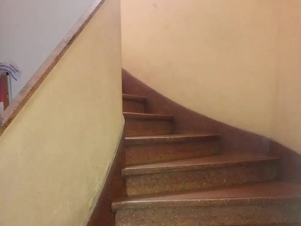 Foto de 2 ambientes 1ºpiso al frente. Por escalera. A metros de Av. Rivadavia, imagen 4