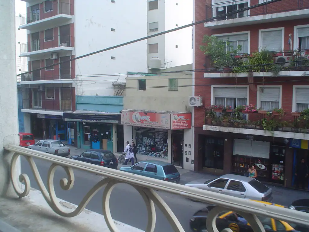 Foto de 2 ambientes 1ºpiso al frente. Por escalera. A metros de Av. Rivadavia, imagen 3