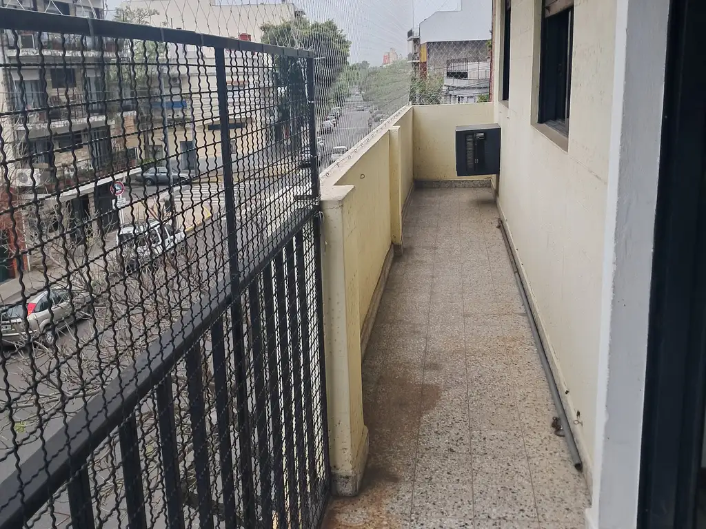 Foto de AMPLIO Y LUMINOSO 3 AMB frente 70m balcon corrido, imagen 2