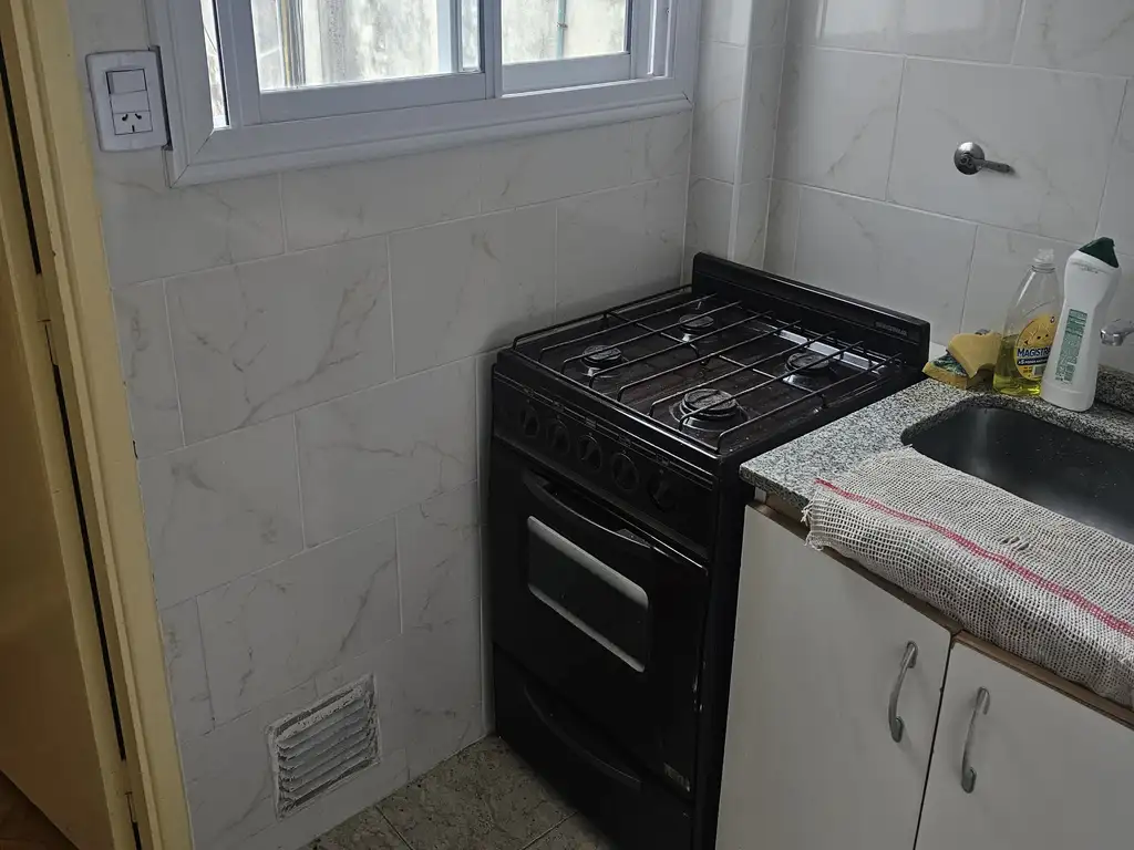 Foto de EXCELENTE MONOAMBIENTE DIVISIBLE CON COCINA EQUIPADA MUY LUMINOSO A, imagen 2