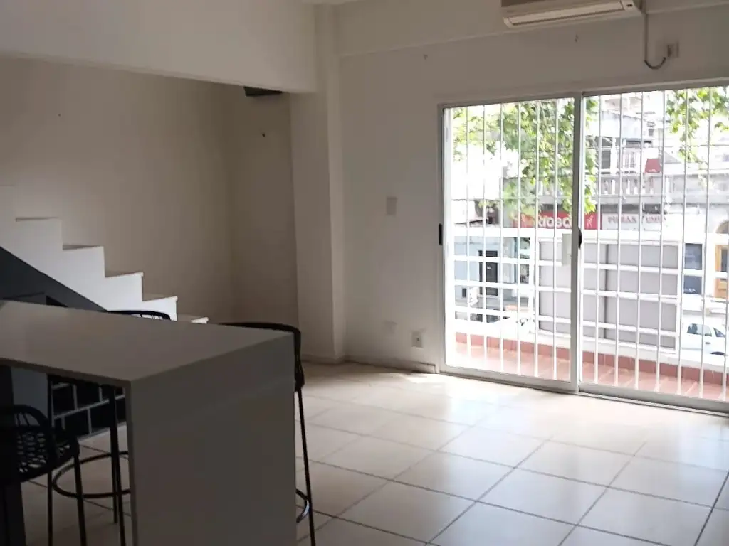 Foto de duplex de 2 ambientes al frente, imagen 1