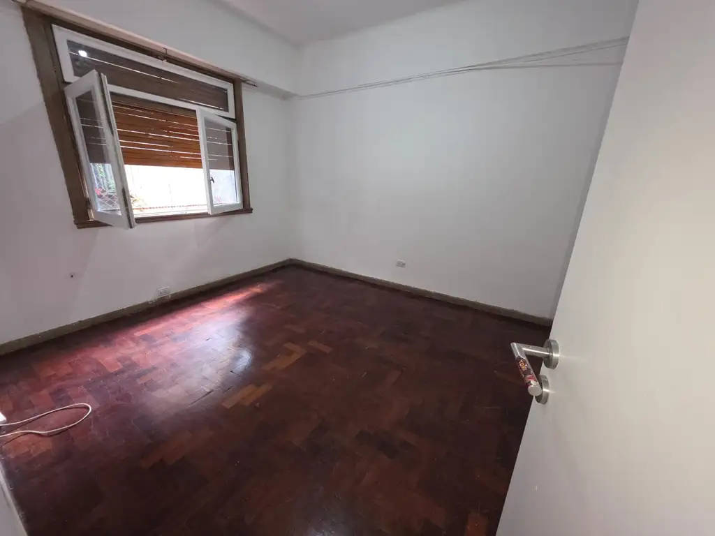 Foto de 3 AMB MUY AMPLIO CON BALCON DE 8X1 ! AL CONTRAFRENTE, imagen 2