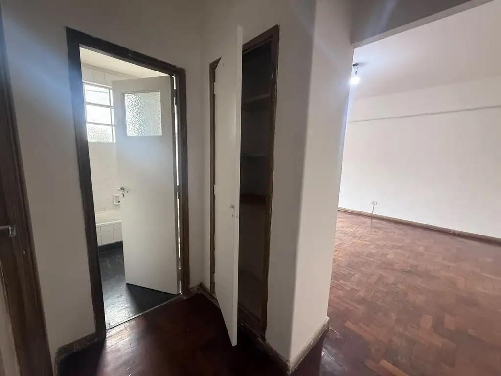 Foto de 3 AMB MUY AMPLIO CON BALCON DE 8X1 ! AL CONTRAFRENTE, imagen 4
