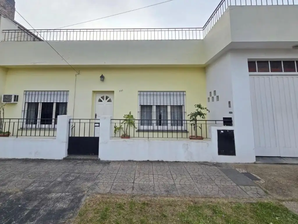 Foto de Casa Chalet en Alquiler en El Palomar, Morón, G.B.A. Zona Oeste, imagen 1