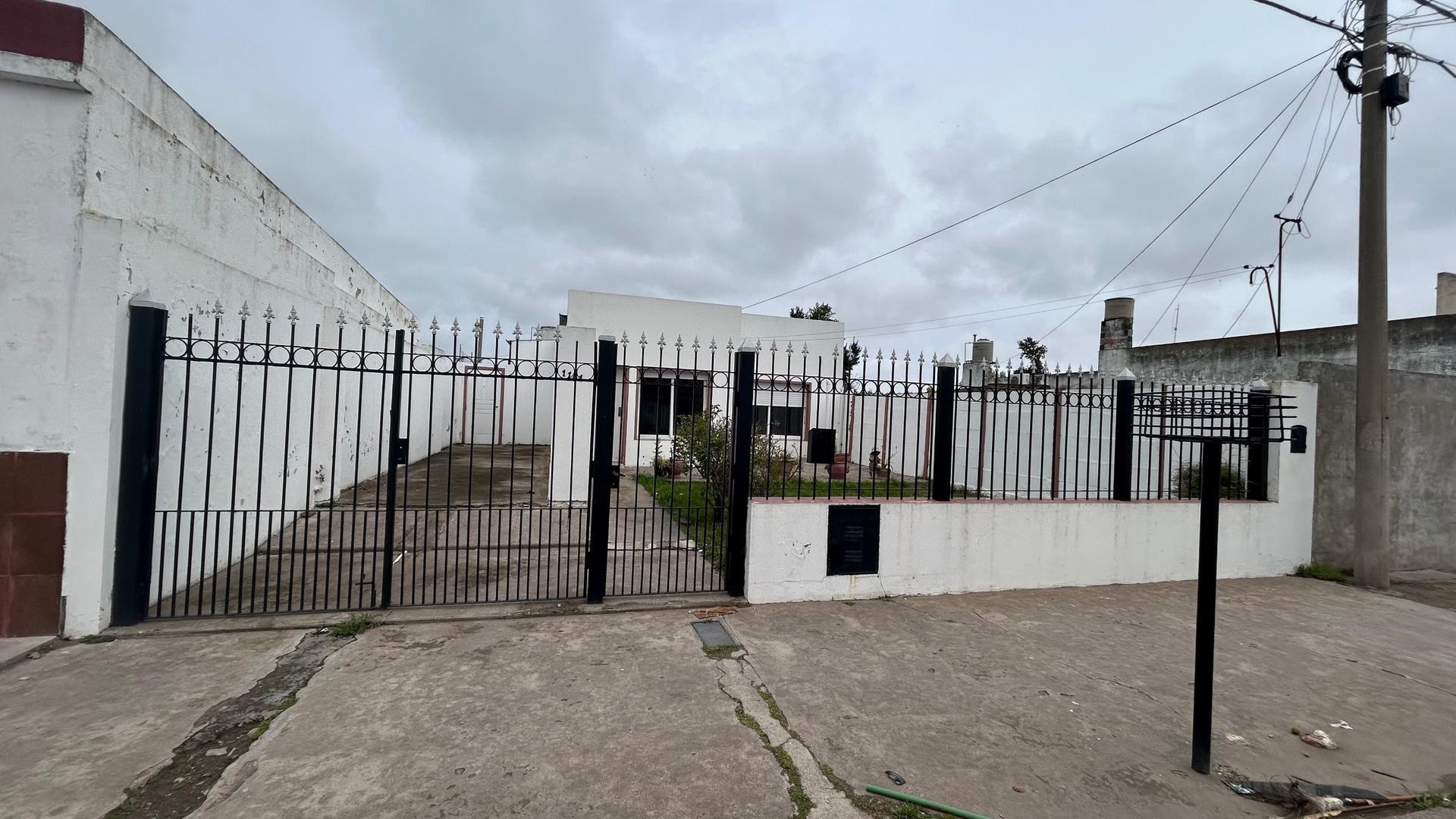 Foto de Casa en alquiler c/ cochera en Punta Alta, imagen 2