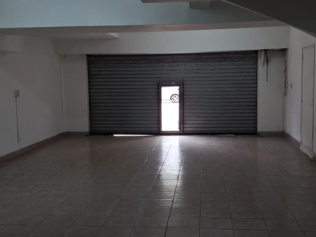 Foto de AMPLIO LOCAL DE 100 M2 EN ZONA COMERCIAL, imagen 1