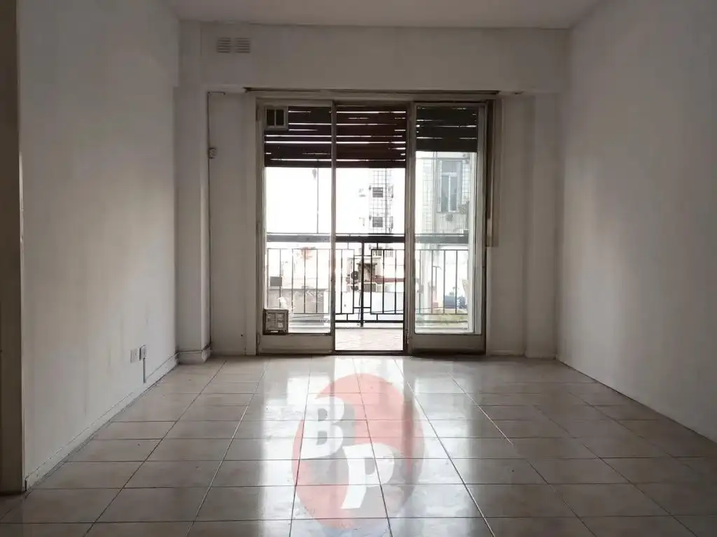 Foto de REGIO DEPTO DE 3 AMB. CON DEPENDENCIA AL FRENTE CON BALCON!!, imagen 2