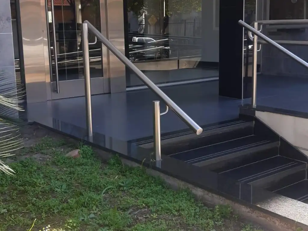 Foto de departamento de dos ambientes de categoria al frente con cochera fija, imagen 3