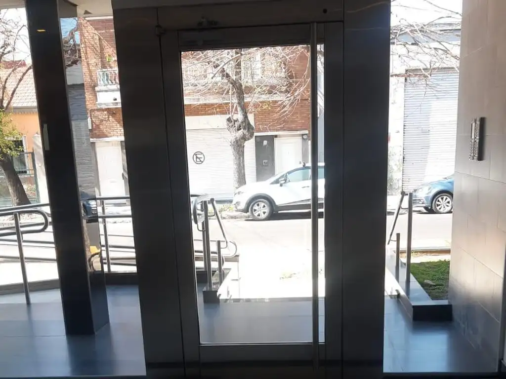 Foto de departamento de dos ambientes de categoria al frente con cochera fija, imagen 5