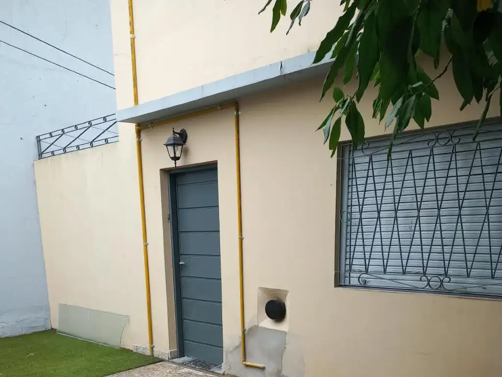Foto de ALQUILER - CASEROS - CASA 4 AMBIENTES CON DOBLE PATIO, TERRAZA Y, imagen 1