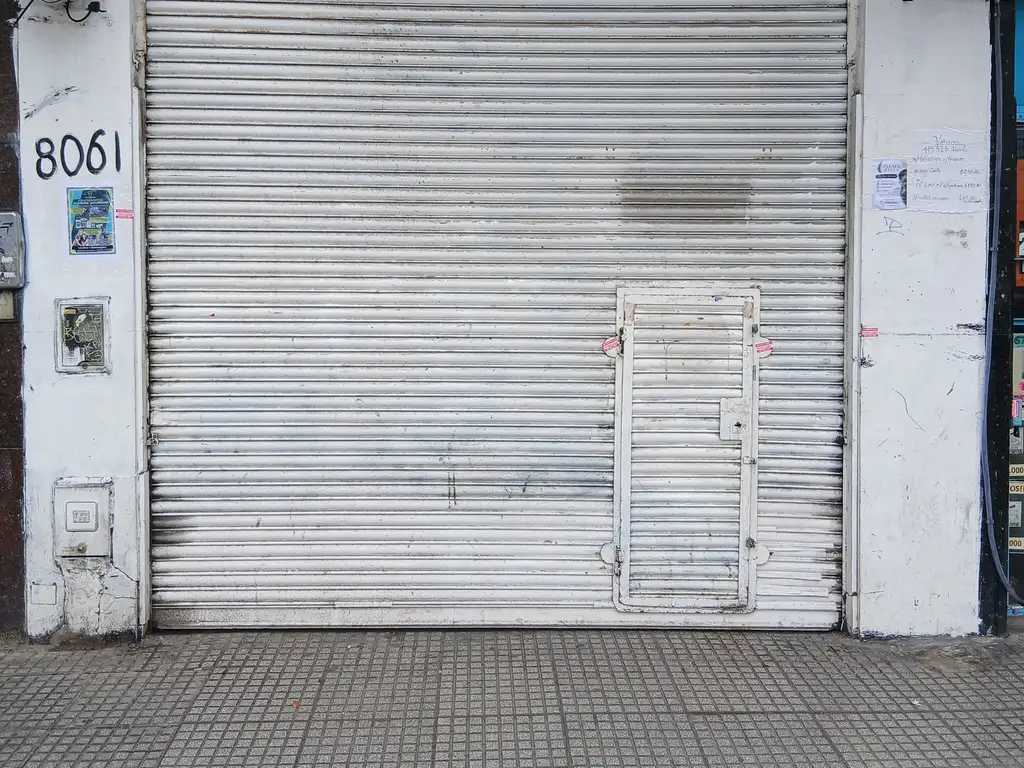 Foto de LOCAL EN ALQUILER EN ZONA DE EXPANSION COMERCIAL SOBRE AVENIDA RIVADAVIA, imagen 1