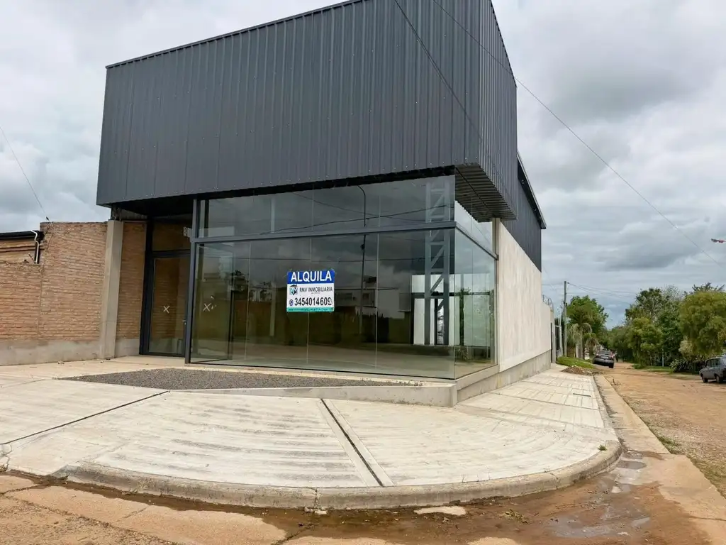 Foto de Amplio salón comercial, depósito., imagen 3