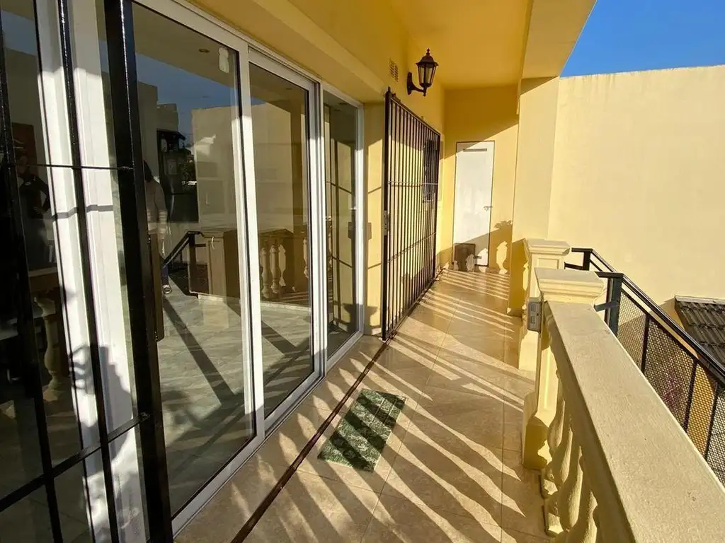 Foto de Excelente Propiedad 6 Ambientes- Castelar Norte, imagen 4