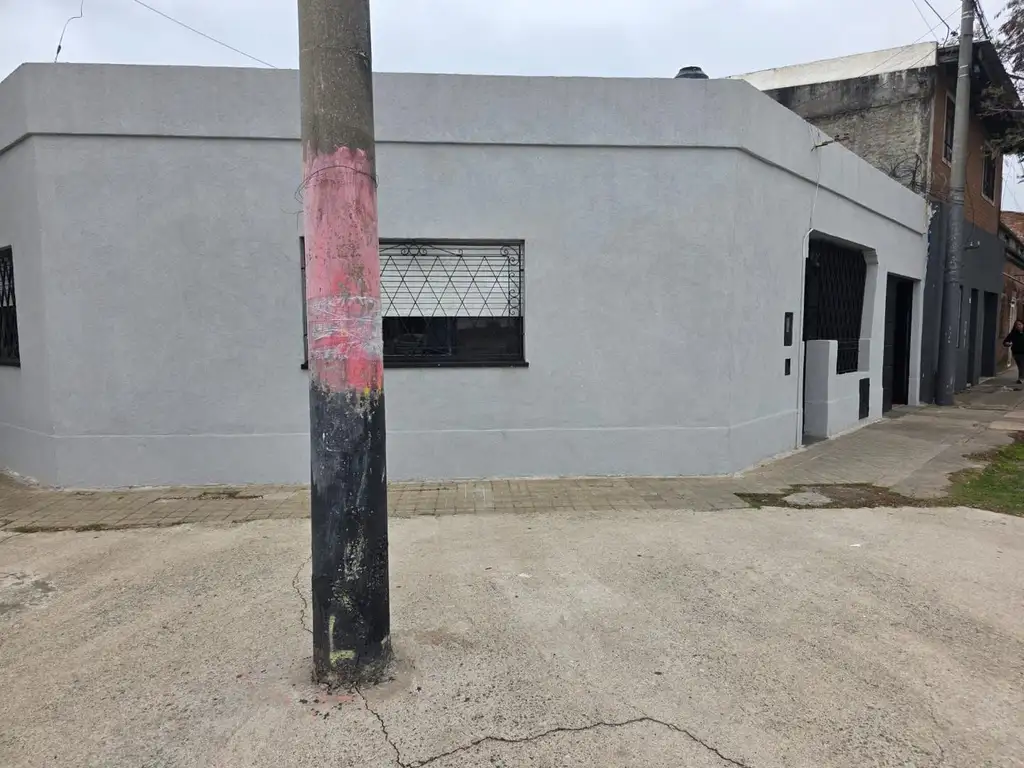 ALQUILO CASA DOS DORM CON GARAGE, 27 DE FEBRERO 5400