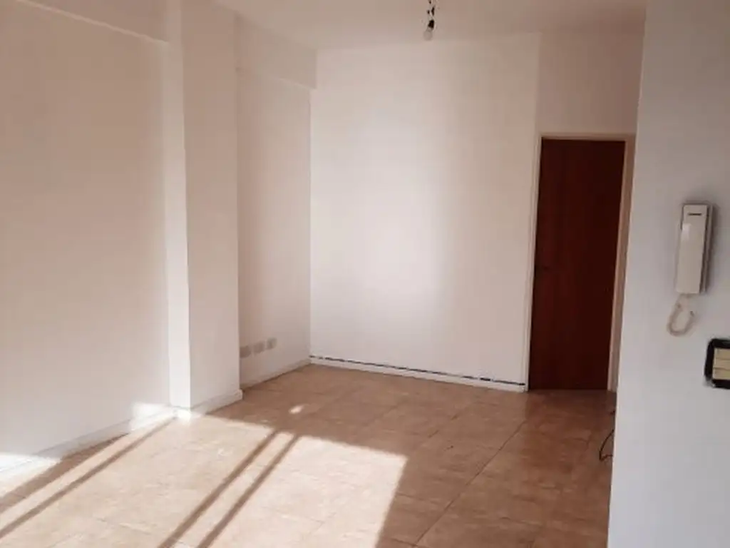 Foto de DEPARTAMENTO 2 AMBIENTES CON BALCON Y AA, imagen 4