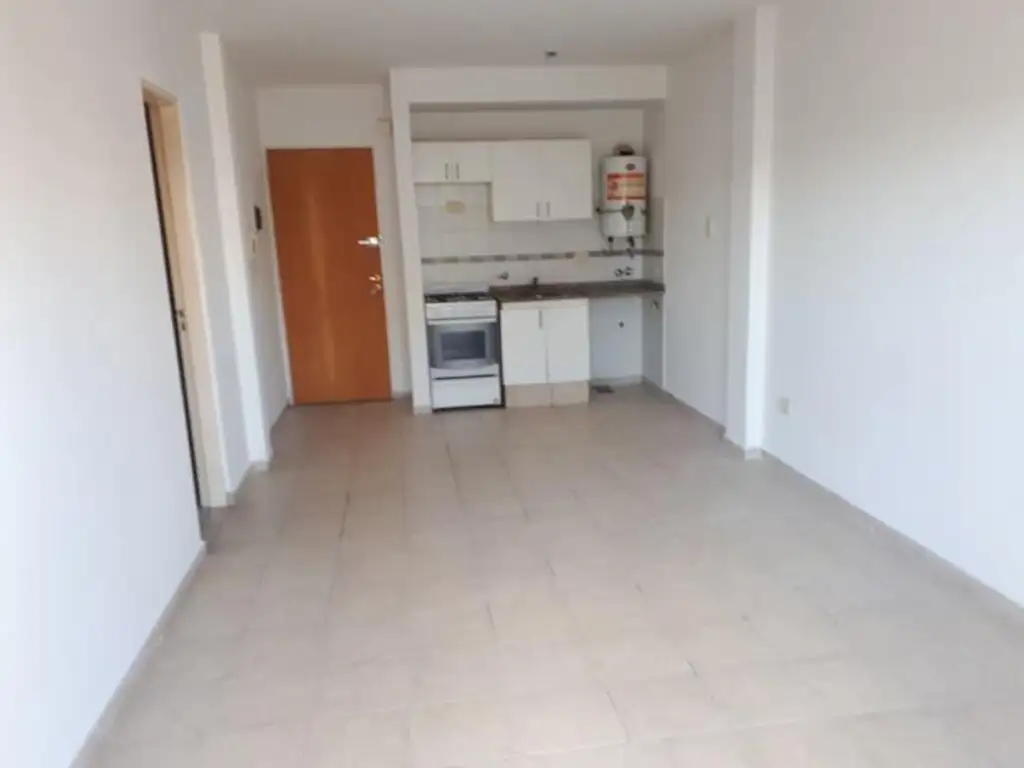 Foto de Alquiler Monoambiente c/ balcón. Salta y Moreno $275.000, imagen 2