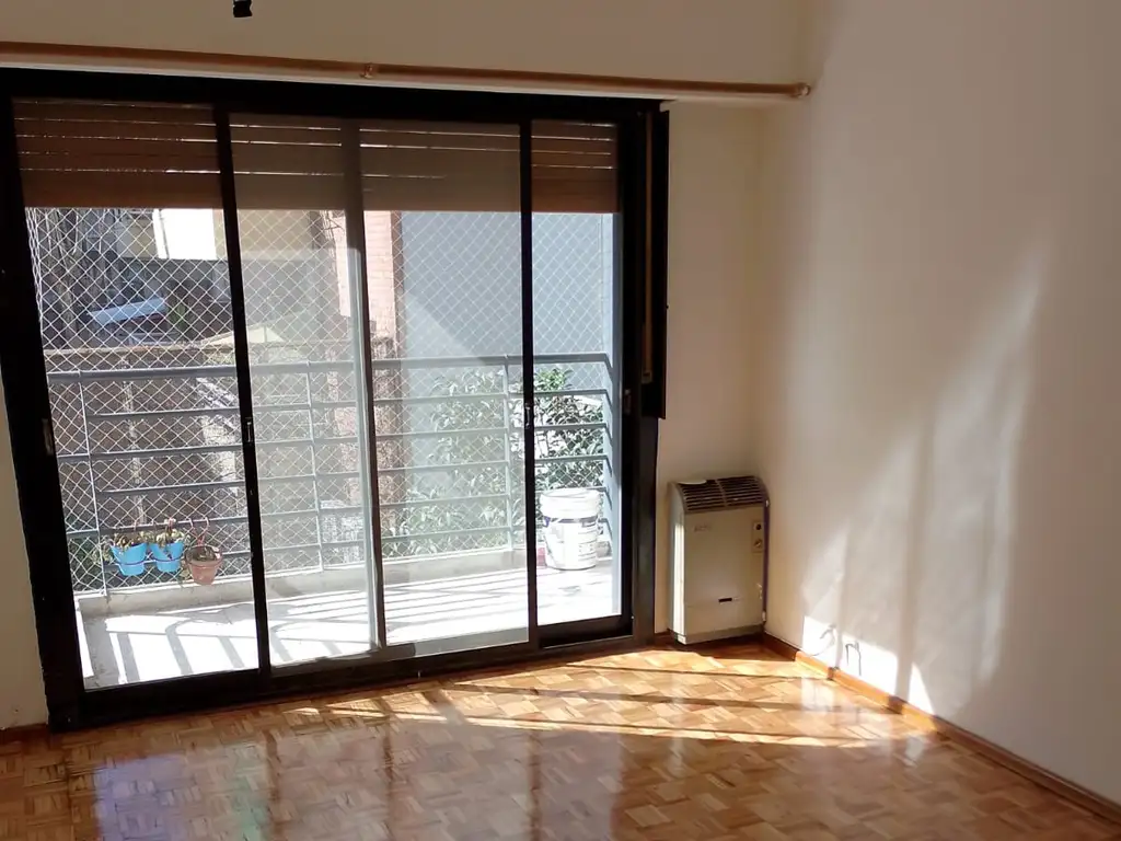 Foto de Villa Urquiza. Monoambiente contra frente con balcón baño completo, imagen 5