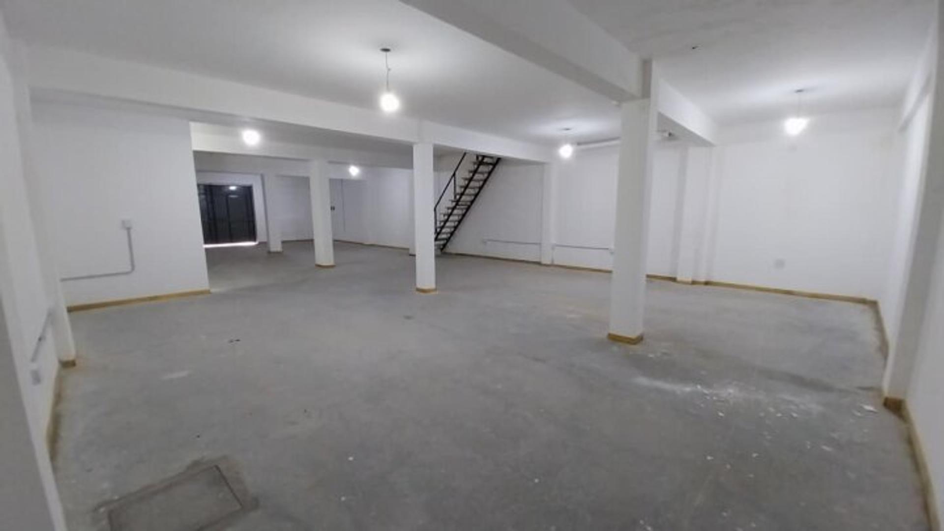 Foto de Deposito en Venta a estrenar. Con oficina, kitchinete y baño privado, imagen 2
