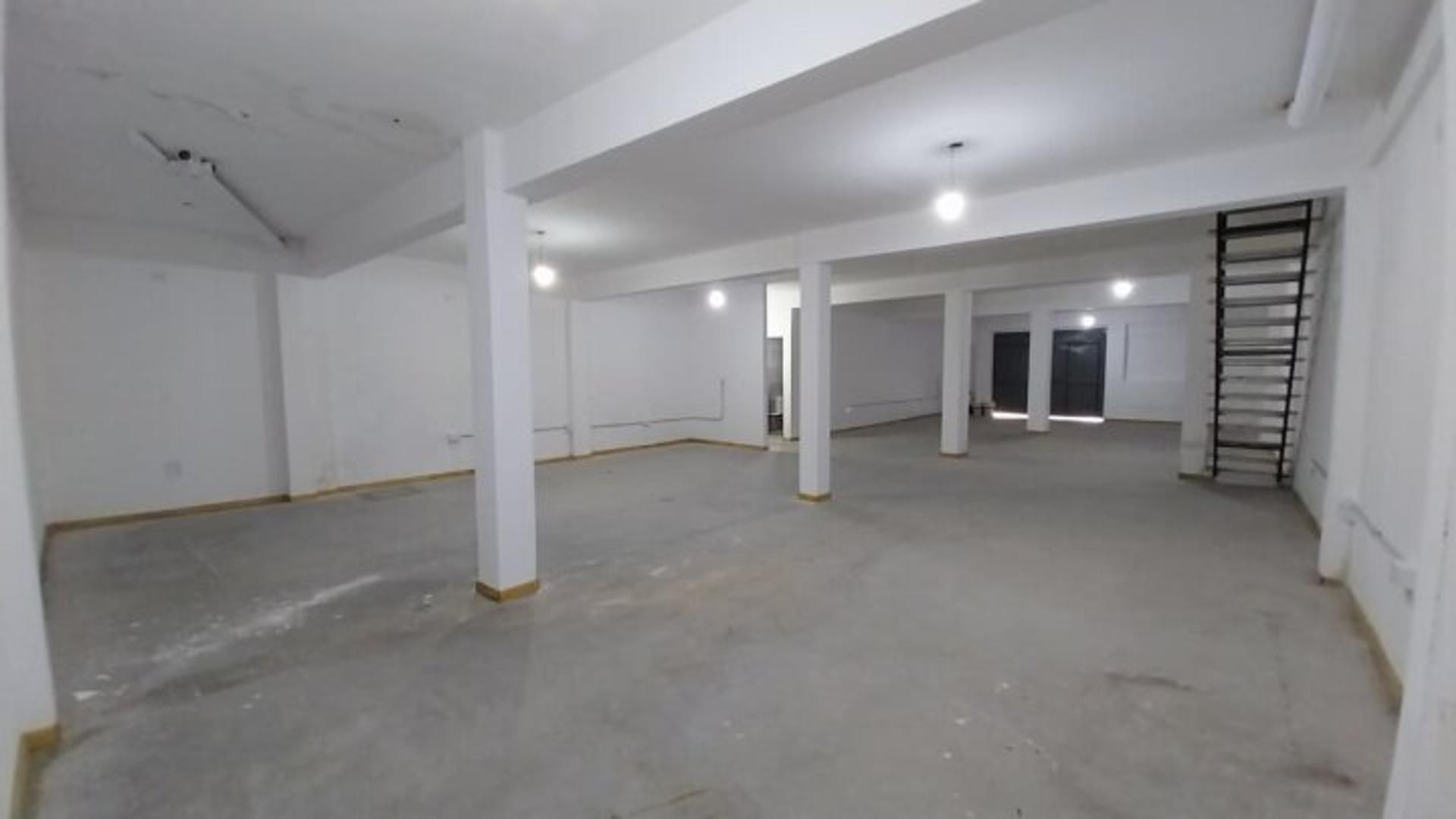 Foto de Deposito en Venta a estrenar. Con oficina, kitchinete y baño privado, imagen 3