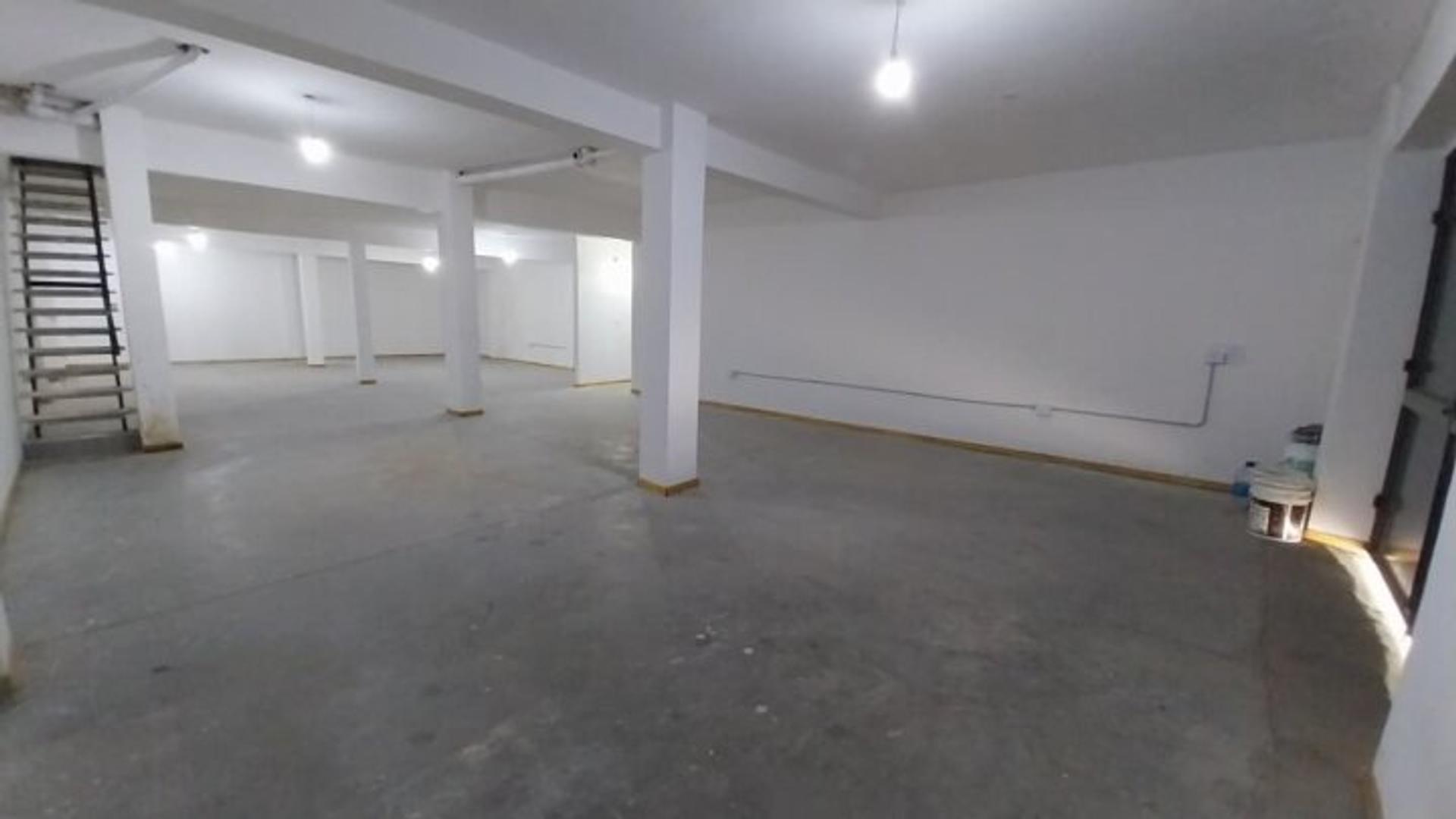 Foto de Deposito en Venta a estrenar. Con oficina, kitchinete y baño privado, imagen 4