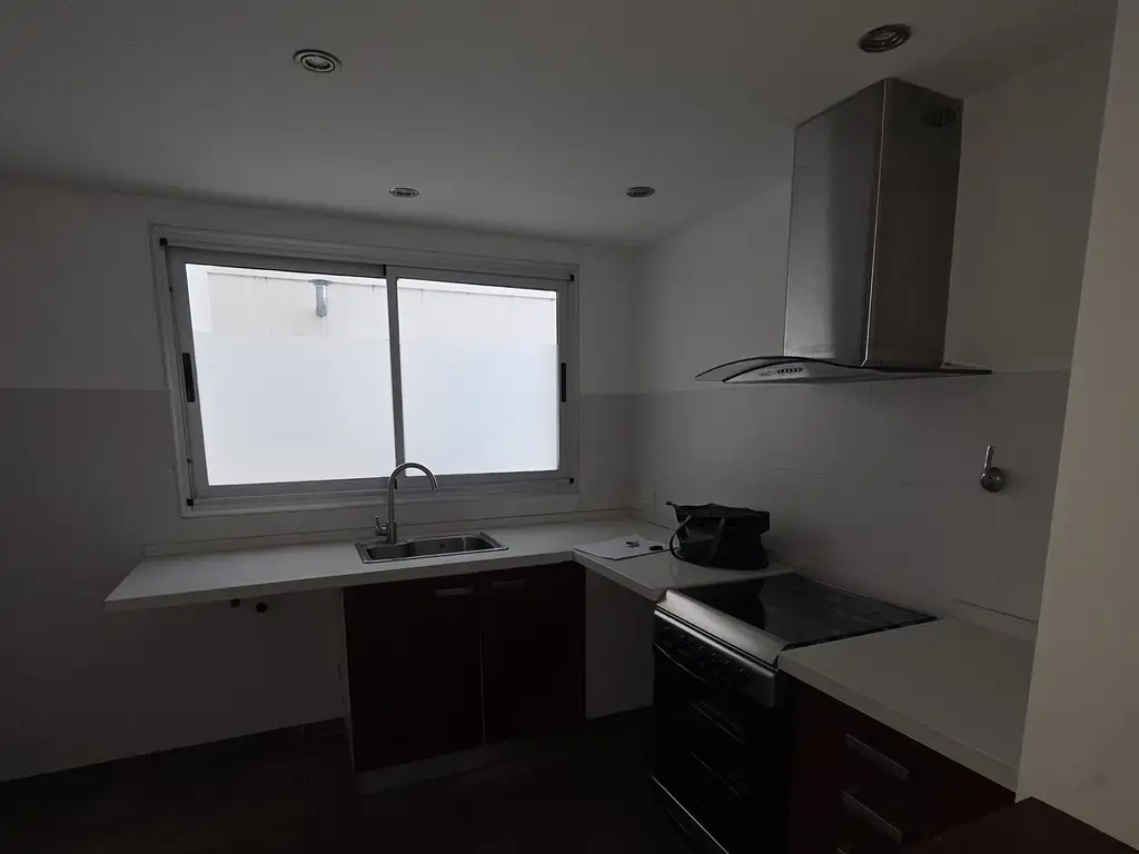 Foto de Hermoso departamento 3 ambientes con cochera, imagen 2