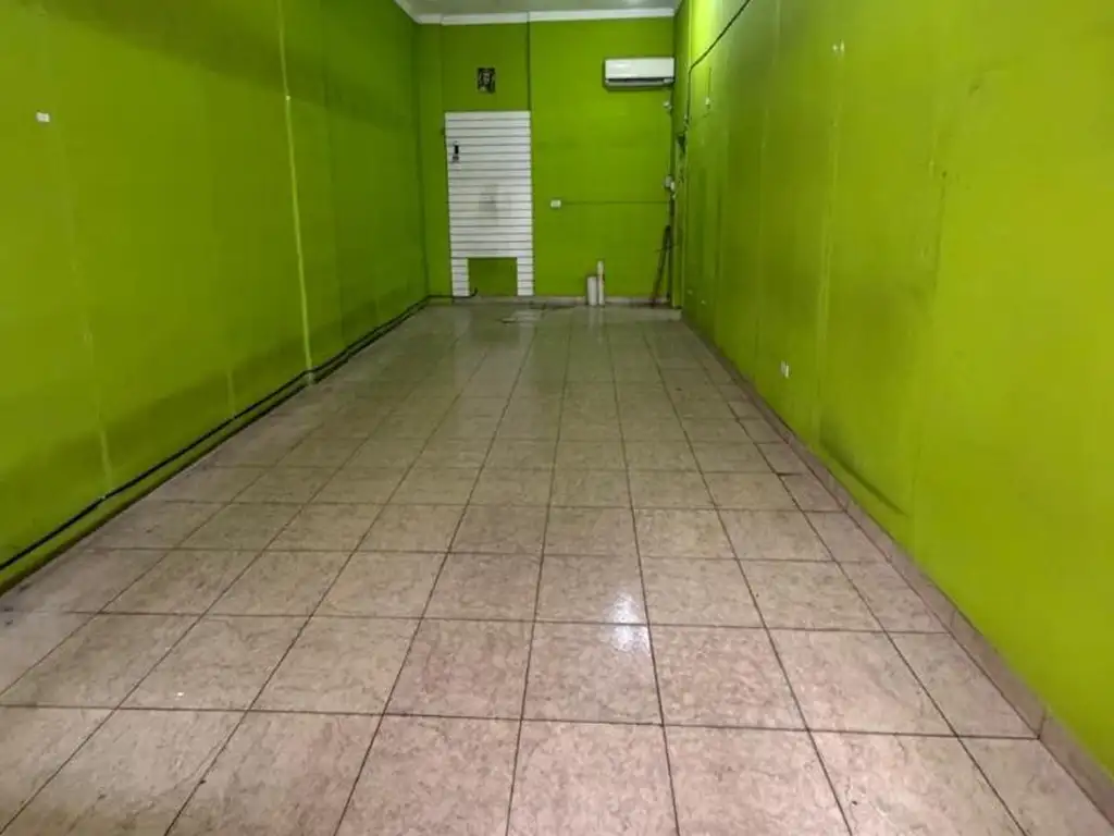 Foto de LOCAL 3X10 mtrs vidriera doble y baño con ante baño, imagen 5
