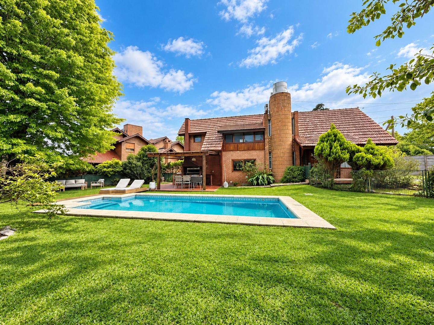 VENTA CASA EN EL BARRIO SAN MIGUEL DE GHISO