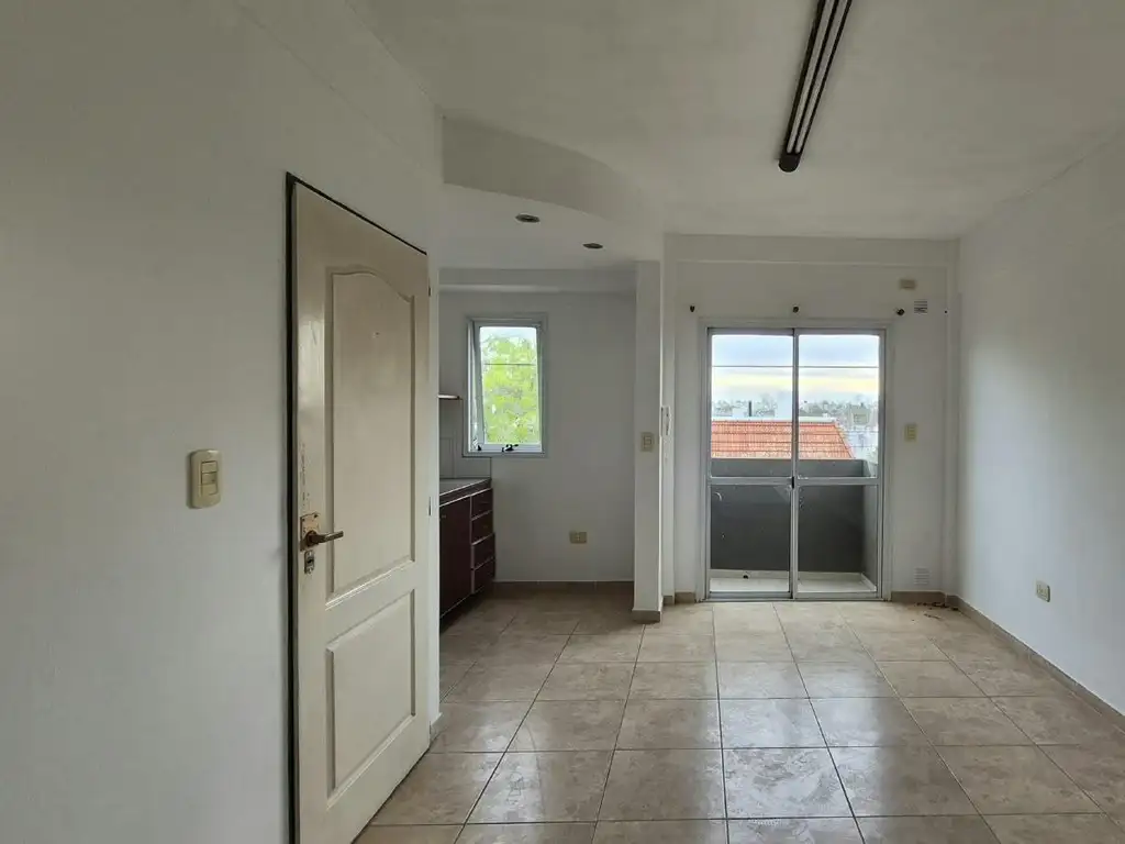Foto de ALQUILER DEPARTAMENTO SEMIPISO 1 DORM - 30 e/55 y 56 - LA PLATA, imagen 3