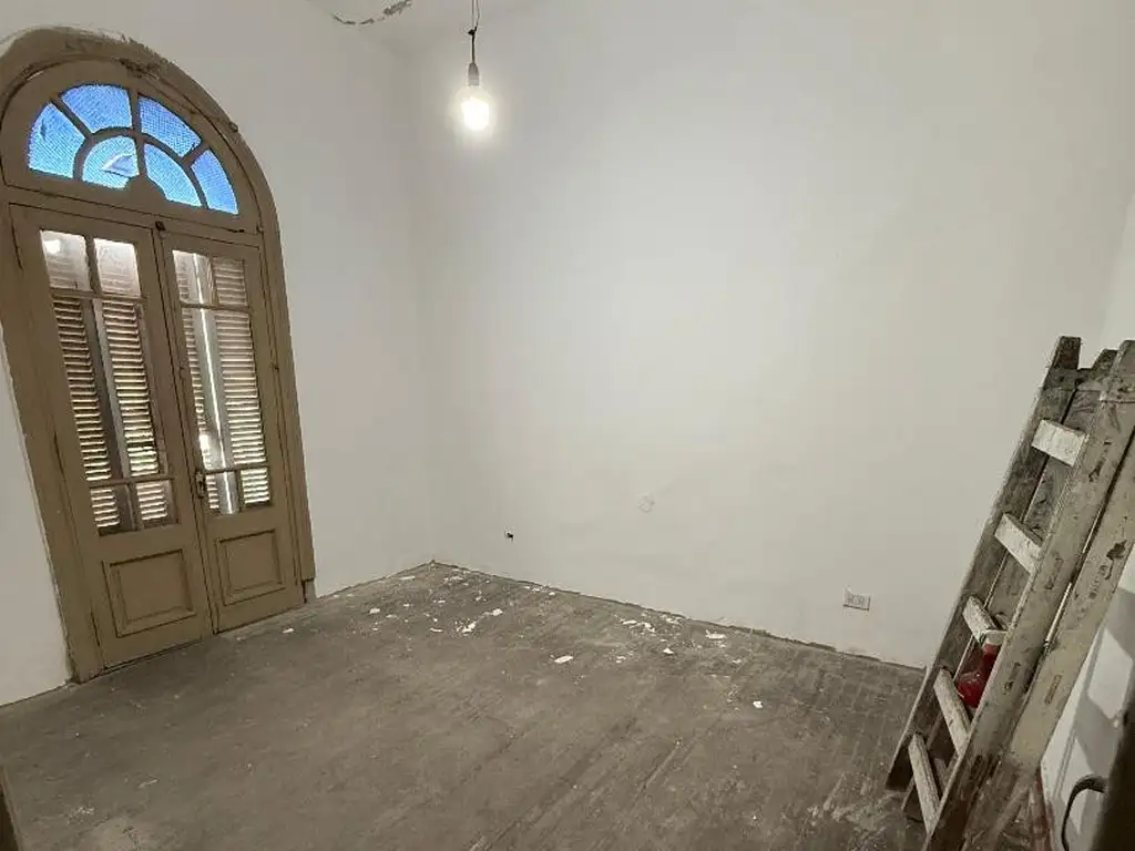 Foto de Excelente piso, por escalera, 5 amb amplios, dos baños, espacio cocina, imagen 5