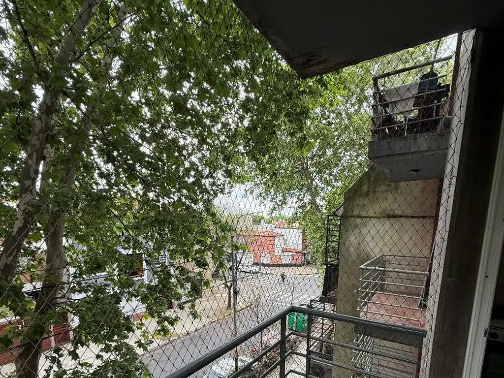 Foto de Excelente monombiente, al frente con balcon, regia vista, 2 cuadras Av, imagen 1